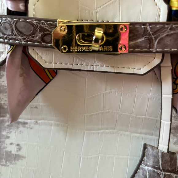 NWOT DESIGNER HANDBAG - Picture 4 of 15